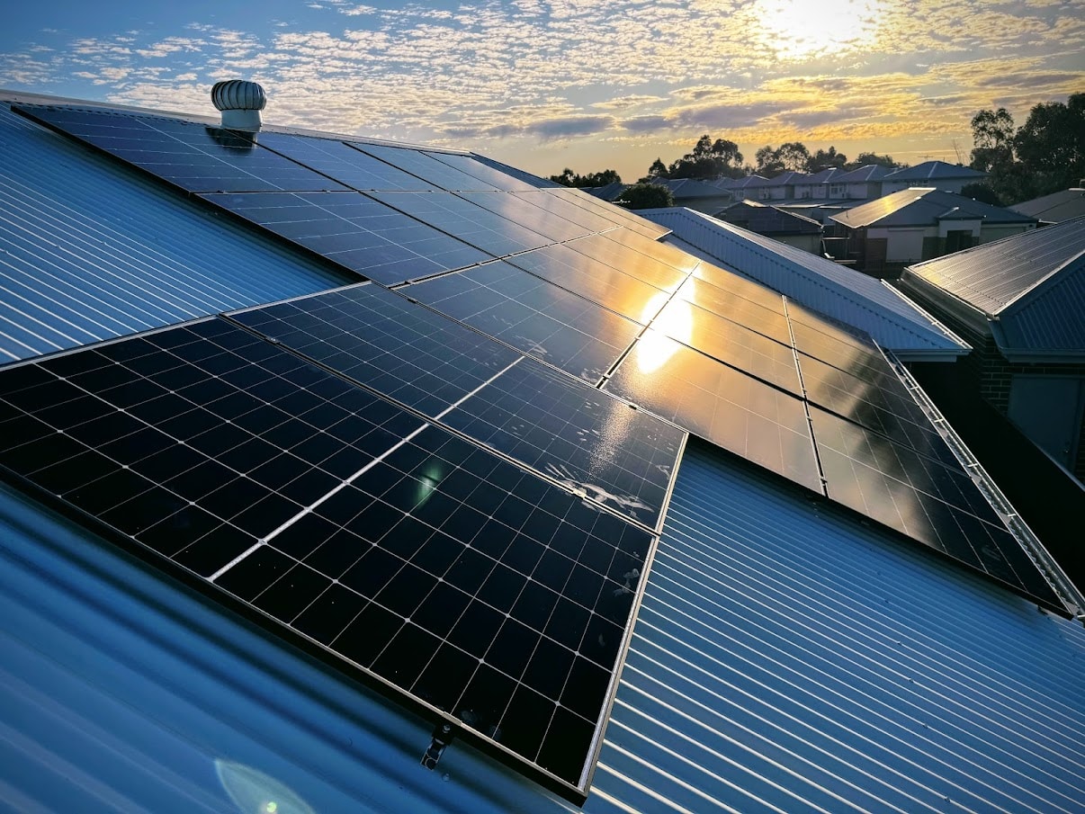 Makn Energy solar installation team on a rooftop